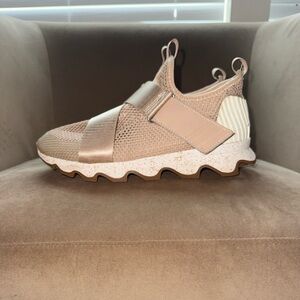 Sorel Women’s Kinetic Slip-On Sneakers Size 9 Neutral Natural Tan